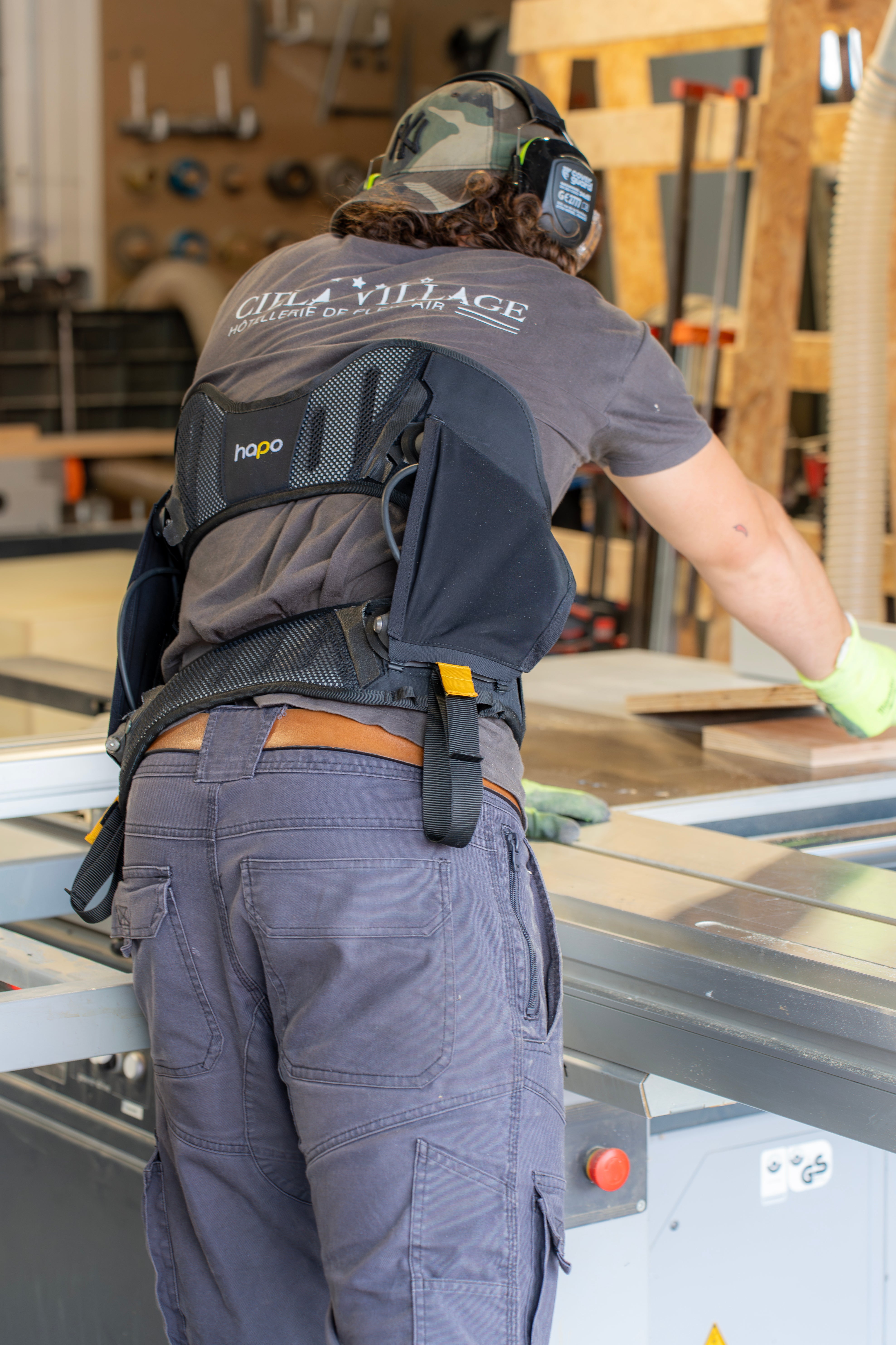 Hapo BR: A Passive Back Exoskeleton Designed to Decompress the Spine-thumbnail